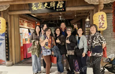 bella-sophia-dine-with-clients-from-Indonesia