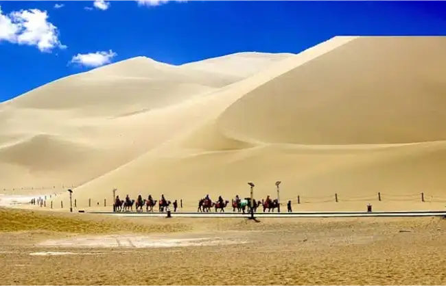 Echoing-Sand-Mountain-Dunhuang - China Xian Tour: Private & Tailor-Made China Tours Echoing Sand Mountain and Crescent lake in Dunhuang