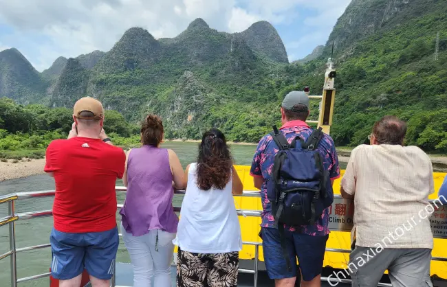 Guilin Li River cruise Guests