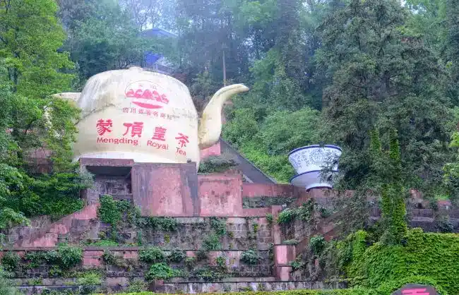 Huge teapot on Mengding Mountain