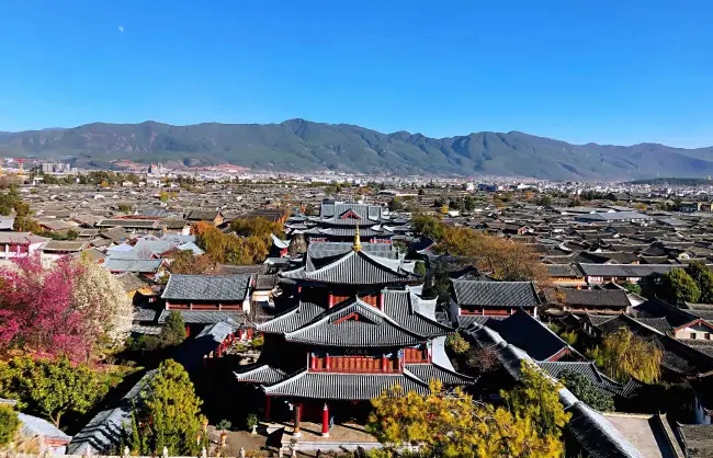 panoramic view of Lijiang Ancient town with Mufu