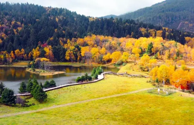 Pudacuo National Park Autumn - China Xian Tour: Private & Tailor-Made China Tours Pudacuo National Park in Autumn
