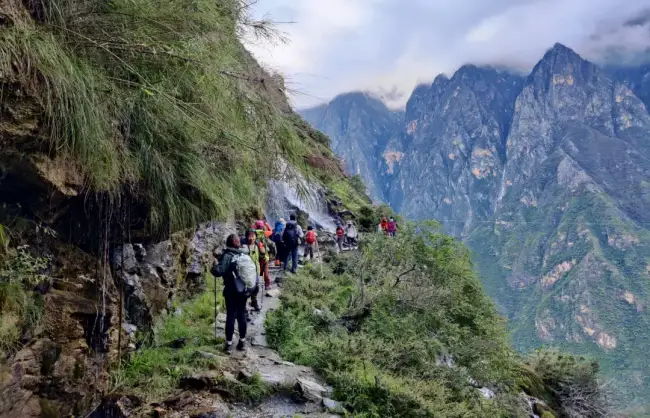 Tiger Leaping Gorge Hiking