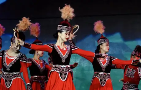 xinjiang-uygur-girls-dancing - China Xian Tour: Private & Tailor-Made China Tours xinjiang-uygur-girls-dancing